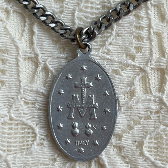 Vintage Sacred Medal Of Mary Pendant Silver Chain Religious Medallion From Italy - Picture 2 of 8